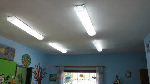 Εγκατάσταση φωτισμού σε οροφή σχολείου 3